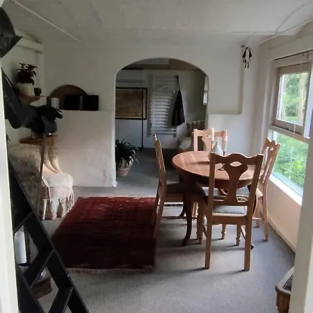 Hyggen Og Hulen Inkluderer Gratis Adgang Til 6 Svommehaller I Oplandet Homestay