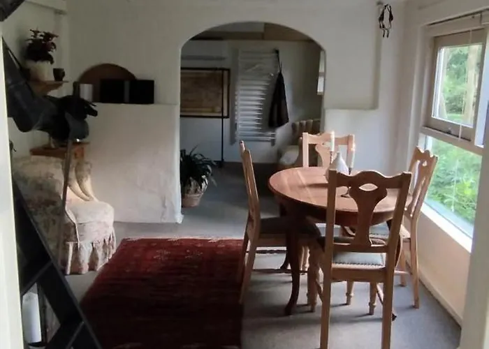 Hyggen Og Hulen Inkluderer Gratis Adgang Til 6 Svommehaller I Oplandet Homestay