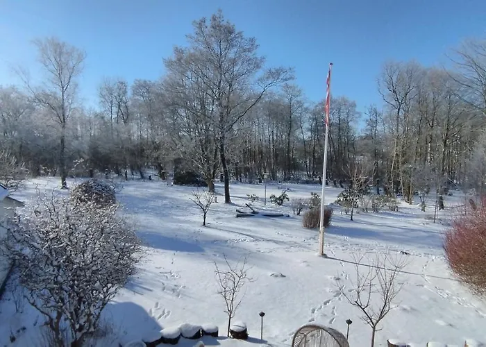 Hyggen Og Hulen Inkluderer Gratis Adgang Til 6 Svommehaller I Oplandet * Norre Nebel